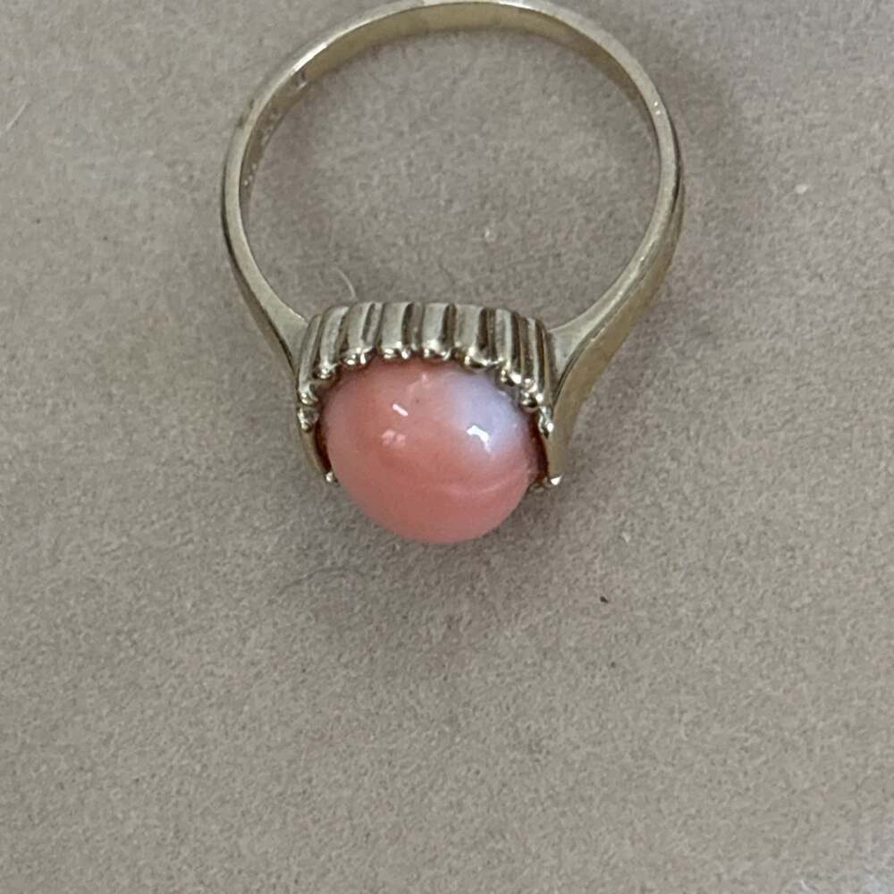 Vintage 8K Solid Yellow Gold Coral Ring Size 8 Bezel Set Oval 4.25g - Picture 15 of 16